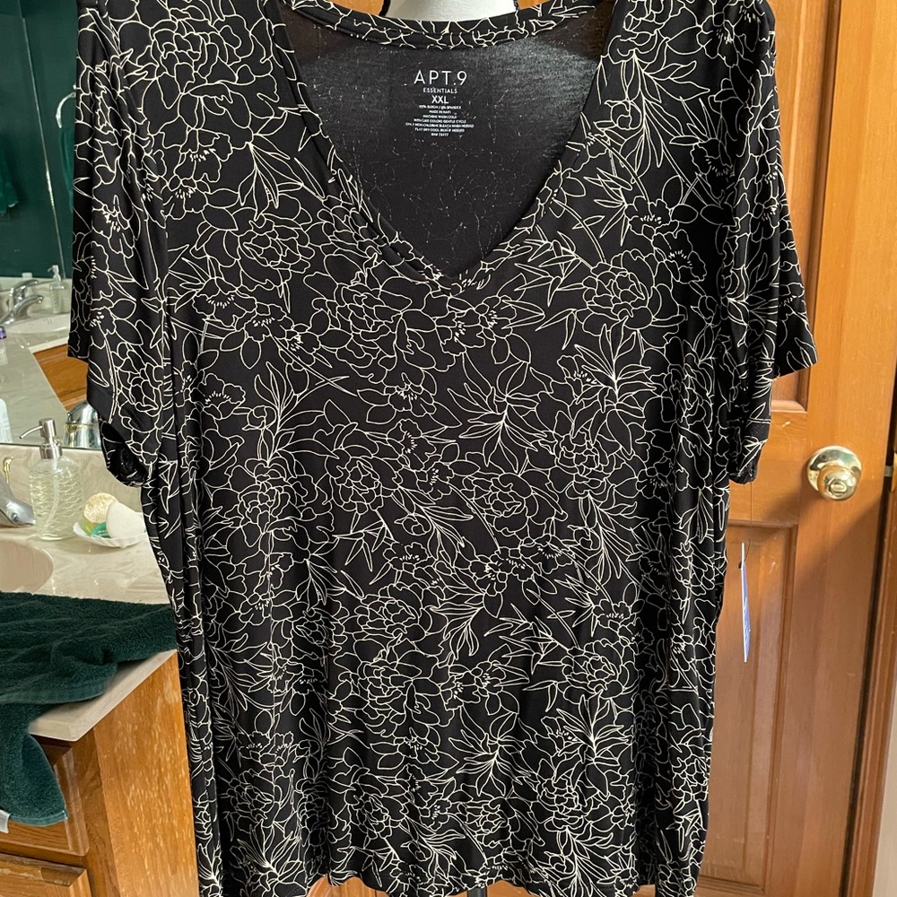 APT 9 Essentials V neck top.